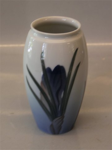 Bing & Grøndahl B&G 7933-254 Vase  med blå iris 14 cm