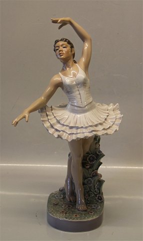 Dahl Jensen figurine
1338 Ballerina Large (DJ) 38.5 cm SOLD