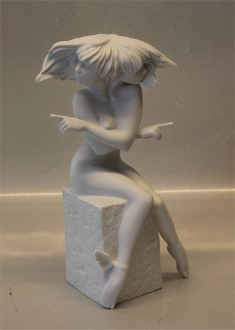 Royal Copenhagen figurine 104 RC White Gemini Christel Zodiac Figurine Bisquit 
25 cm (1249104-41200)
