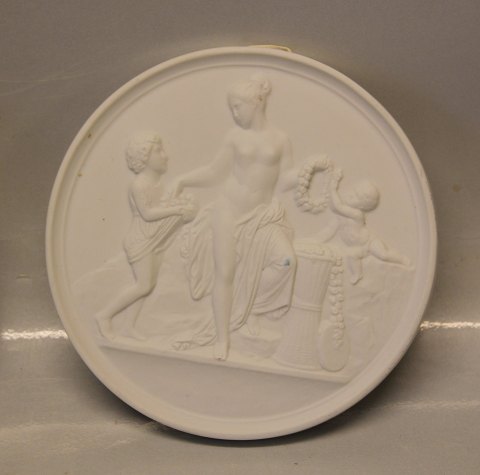 B&G 4003 Spring Royal Copenhagen White Bisque plaques after Bertil Thorvaldsen 
14.5 cm B&G 4003 The Ages of Life "Spring - Childhood" After relief by 
Thorvaldsen Rome 1936 14.5 cm