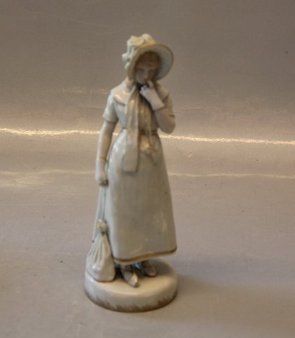 B&G Porcelain B&G Antique Girl with bonnet and purse 17 cm