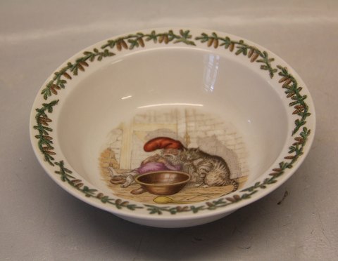 Royal Copenhagen 6-14198 RC Cereal bowl - Christmas Pudding 5 x 15.5 cm Pixie 
and cat- Wiberg style?