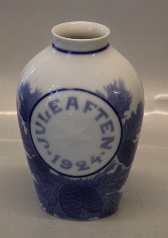 B&G Porcelain B&G Christmas Vase 17.5 cm Julen 1924