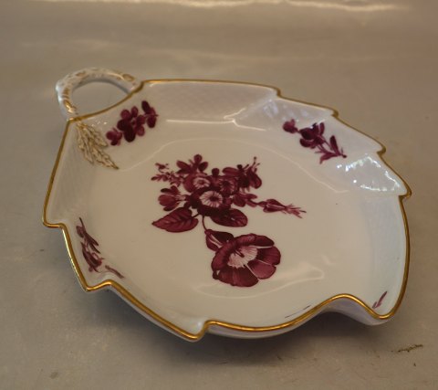 8002-427 Leaf shaped dish, medium 23.5 x 19 cm Purple Danish Porcelain Purpur 
Flower with gold braided Tableware