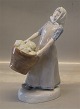 B&G figure B&G 1736 Kvinde med kålhoveder i kurv 26,5 cm
