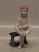 Royal Copenhagen figurine 137 RC Ballet girl in front of bench 17.5 cm

