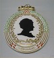 Kongelig porcelæn Guld Plakette med Krone og Silhuet RC-S 2 Dronning Louise 
(1817-1898) hustru til King Christian IX. 12.5 cm Design Arnold Krog