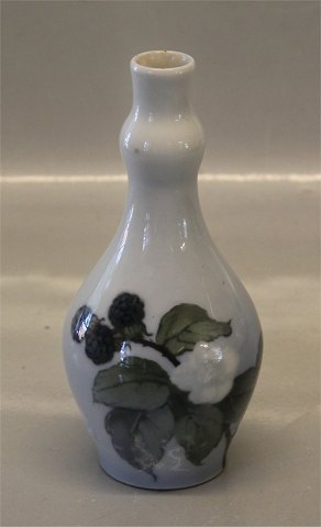 Kongelig Dansk Art Nouveau 288-90 RC Gourd Vase 15 cm 2nd due to bubbles in the 
porcelain under the glaze
