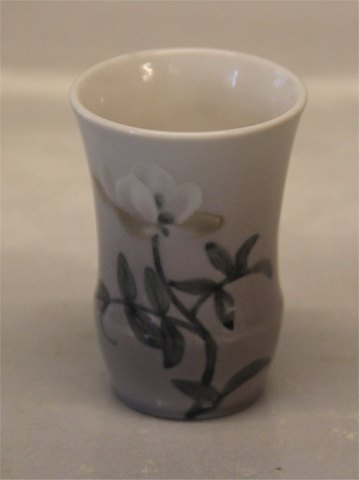B&G Porcelain B&G 1300-361 Christmas rose vase 7 cm 
