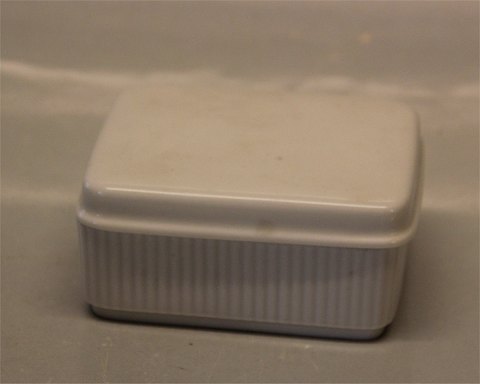 Royal Copenhagen 4441 RC White Butterbox with ribbed sides 5 x 9.5 x 11.5 cm, 
Blanc de Chine