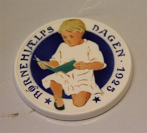 Aluminia Royal Copenhagen faience Children Days plates 1925 Child reading in a 
book Oscar Willerup 8.7 cm
