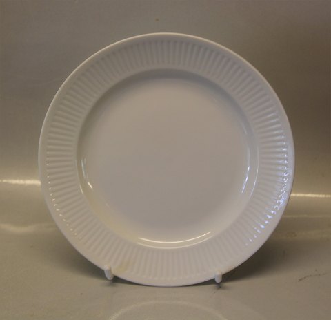 14065 Plate, flat 19 cm / 7 1/2
 Royal Copenhagen  Georgiana