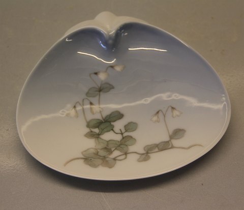 Royal Copenhagen 78-938 RC Art Nouveau Tray with white flower 15 x 15 cm
