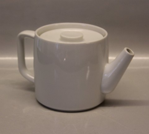 White Pot  6306 Tea pot 1.4 liter / 13 x 22 cm med låg  6222.1 (127) Design 
Grethe Meyer Royal Copenhagen Porcelain
