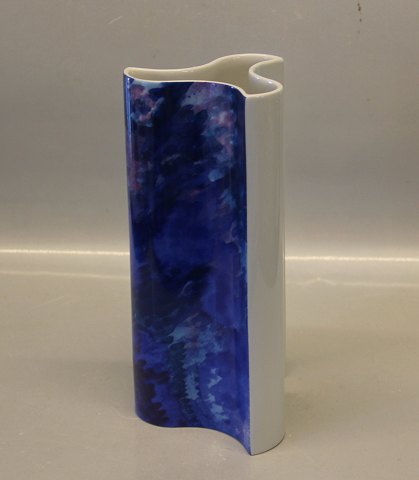 Ocean Kongelig Dansk 513-213-5826 Kgl. Moderne Blå Kunstner Vase 23.5 x  11 cm 
Signeret Grethe Meyer