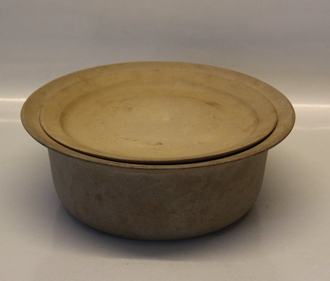 Royal Copenhagen Art Pottery 22509 RC Ildpot / Fire Pot Bowl 25 x 9,6 cm Grethe 
Meyer  Feb. 1973 with 22516 RC Ildpot Fire Pot lid diameter 21.8 cm