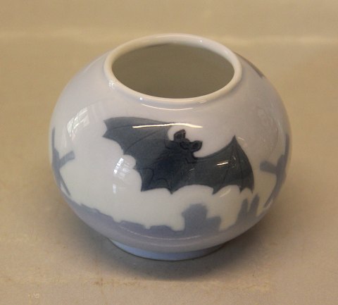 Royal Copenhagen  225-42 RC Vase 6 x 8 cm Bat in the Twilight painter 69 Pre 
1900