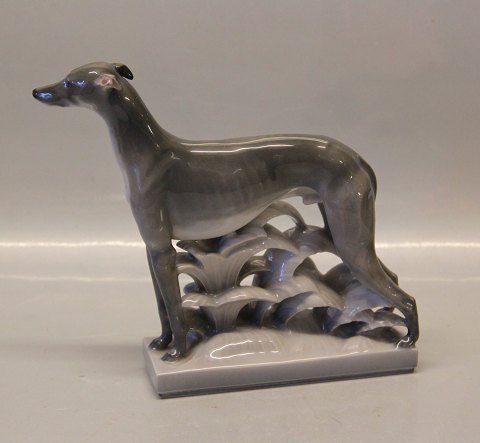 Kongelig Dansk 3017 RC Greyhound på art deco base 18 x 10 cm TM Theodor Madsen 
(3018)