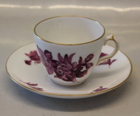 Purpur Blomst  Kongelig Dansk Porcelæn Flettet 8261-427 Kaffekop 6.5 x 8 cm og 
underkop 14.2 cm
LØS Kop 427-1870
