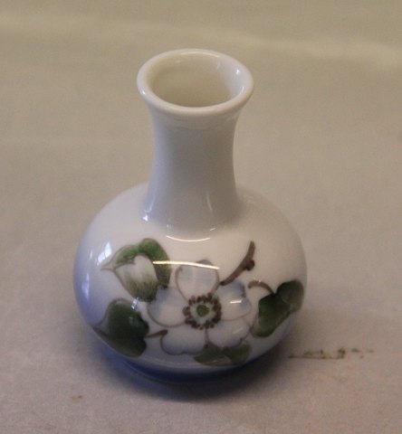 Royal Copenhagen 863-1258 RC Miniature vase 6 cm with fruit flawer
