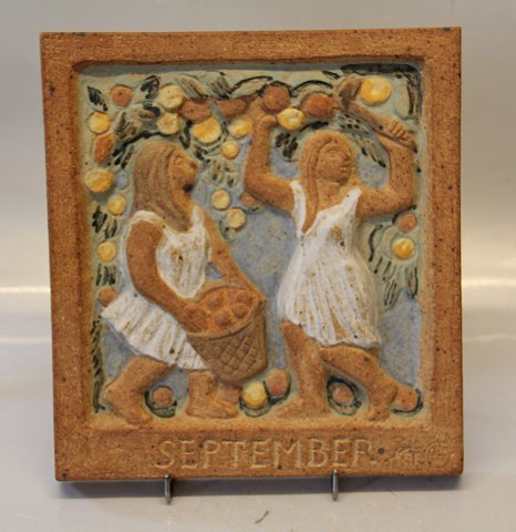 Dansk Stentøj  B&G 7109 September relief  23,5 cm, Karl Otto Johansen
