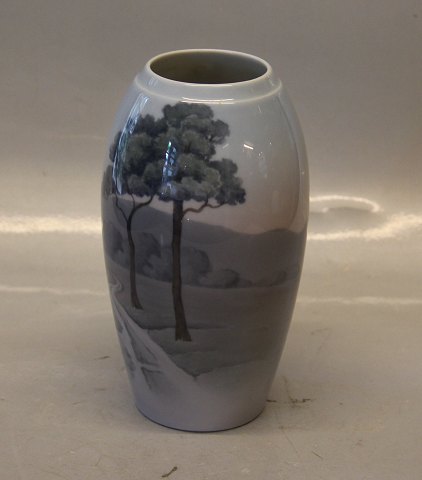 B&G Porcelain B&G 8692-251 Vase - road through landscape 18 cm
