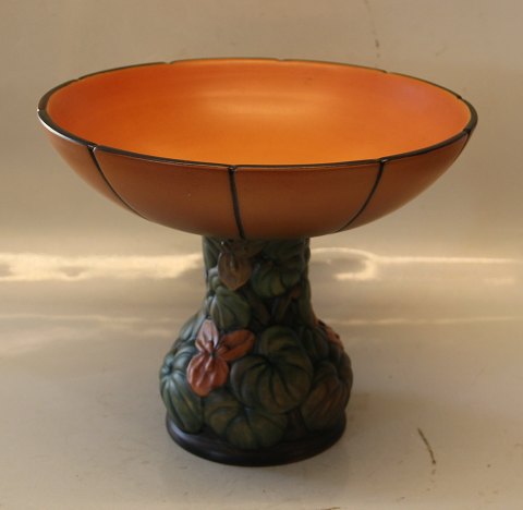 188 XI Fruit bowl on ornamented stand 23.5 x 28 cm Axel Soerensen  Ipsen Danish 
Art Pottery 1843-1955