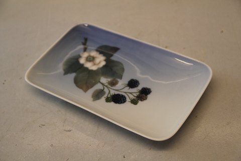 Royal Copenhagen 288-861 RC Tray with blackberry branch 17 x 10.5 cm
