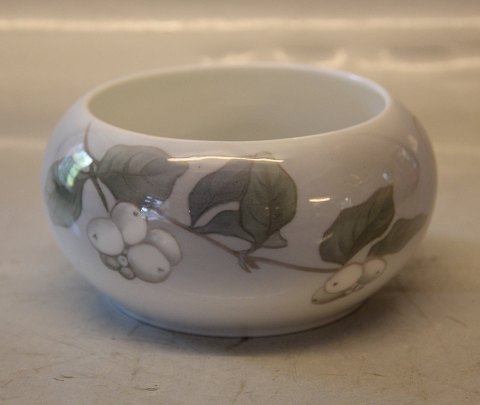 207-681 RC Bowl with snow berries 7 x 14 cm Pre 1923 Painter 62
 Royal Copenhagen