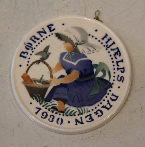 1930 Girl with picnic basket Oscar Willerup 8.7 cm Aluminia Royal Copenhagen 
faience Children Days plates