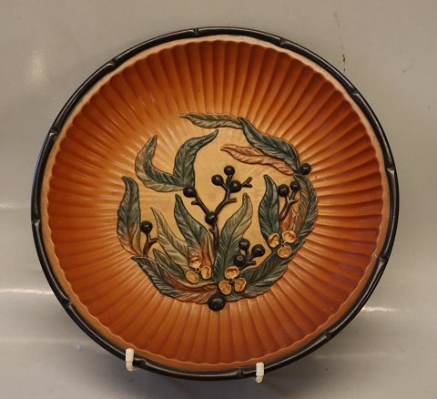 110 X Dish with leaves and berries 28 cm Axel Sørensen 1941 Ipsen Danish Art 
Pottery