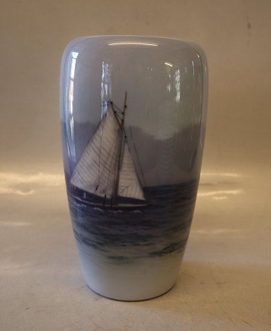 Royal Copenhagen 1484-237 RC Vase with marine motif 19 cm Sailship