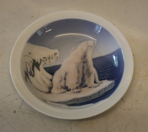 5175 RC Tray with polar bear 12.7 cm (Aktieselskabet THS Sabroe & Co) Royal 
Copenhagen 
