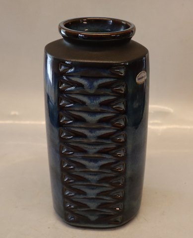 Søholm 3346 Blå trekantet vase 22.2 cm Stentøj EJ 64 Serien Design Einer 
Johansen   - Bornholmsk Retro Keramik fra Søholm
