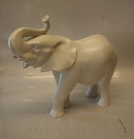 B&G 2154 Elephant  23.5 x 28 cm Armand Petersen B&G Porcelain Elephant