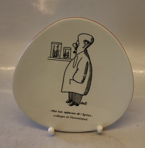 Knabstrup triangular plate ca 16 cm Storm P: Everything can be kept in SPIRITS 
...
