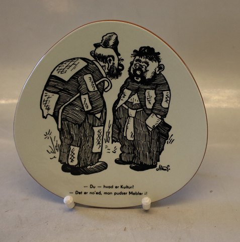 Knabstrup triangular plate ca 16 cm Storm P: Culture - what is it?