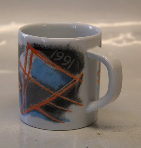 Small 1991 Inger Hanmann	 Royal Copenhagen Faience Annual mugs  7.5 x 6,7 cm cm  