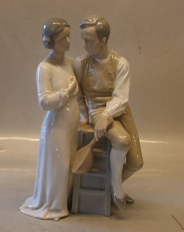 B&G 1618 Sitting man with mandolin & woman 28.5 cm B&G Porcelain
