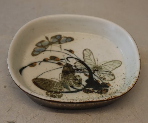 1047-5302  Aluminia Dianna Stentøjsskål med sommerfugl 3 x12.5 x 11 cm Nils Thorsson Royal Copenhagen Art Pottery