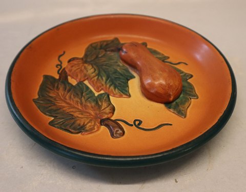 008 X Dish with cucumber 17 cm Axel Sorensen 1939 Ipsen Danish Art Pottery