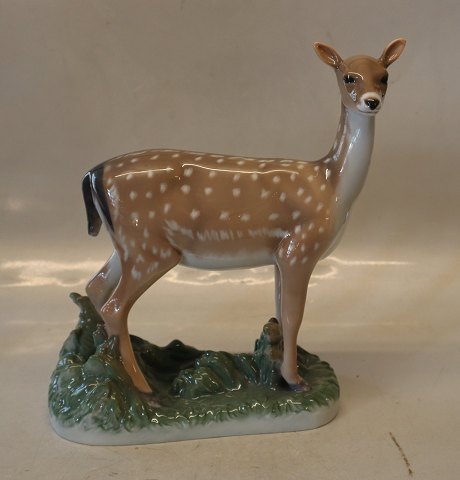 Royal Copenhagen 0465 RC Fallow Deer Doe  27 x 23 cm Design Nanna Broendum 