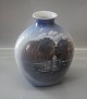 Bing & Grøndahl 
B&G 506 Vase-1h Vase med springvand i byen 25,5 cm