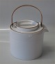 Brown Domino porcelain
14928 Tea pot  1.4 liter / 13 x 17 cm + handle Royal Copenhagen