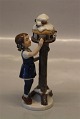 Royal Copenhagen figurine 0757 RC Annual Figurine 2001, Girl with bird table 16 
cm (1248757) Sven Vestergaard