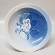 B&G porcelain Christmas Rose 223 Bowl on foot, (medium) 7 x 20 cm (428)