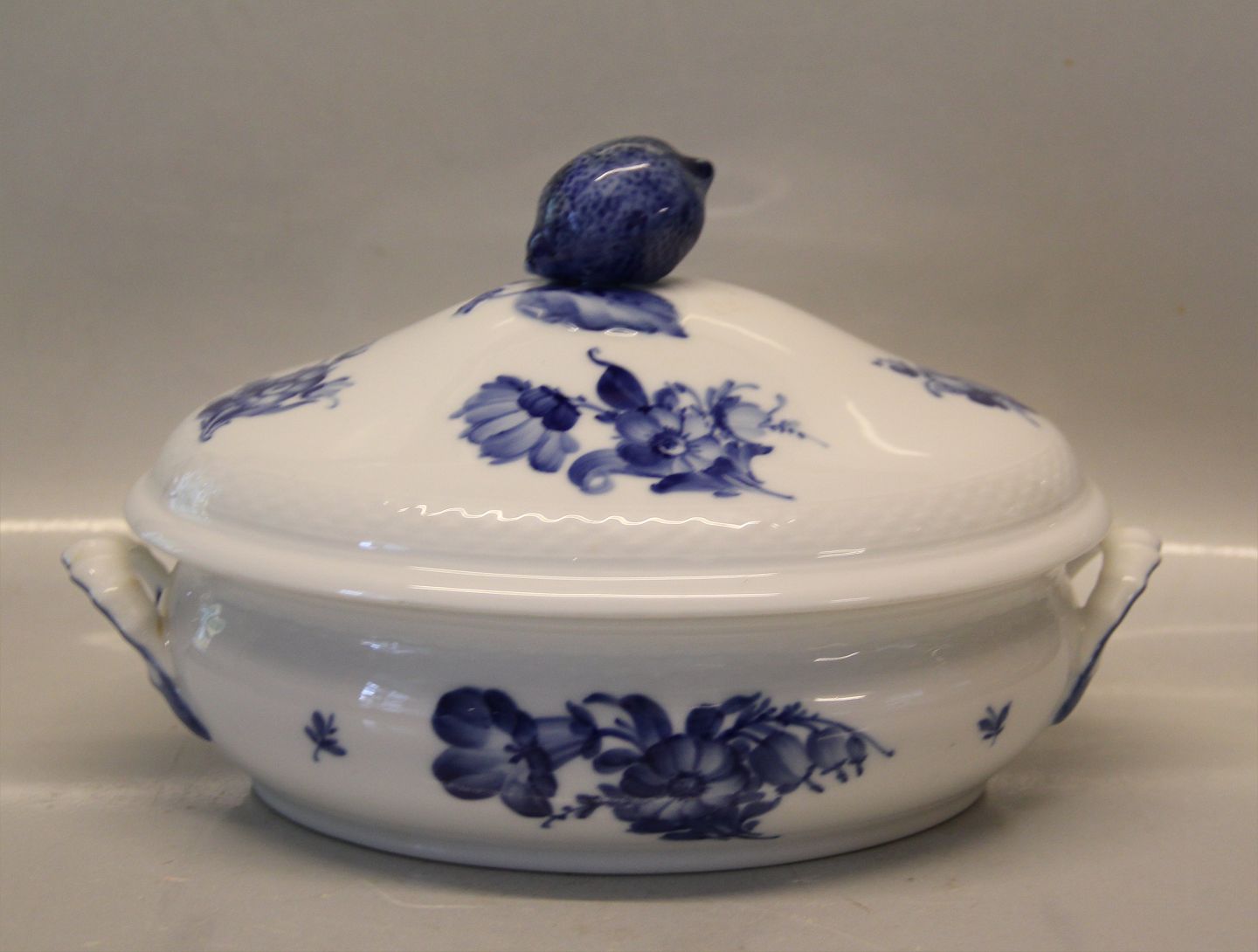 Klosterkælderen - Danish Porcelain Blue Flower braided Tableware