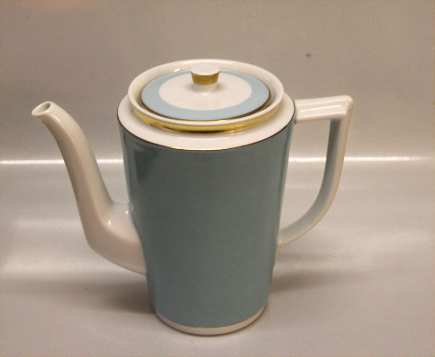 Klosterkælderen Royal Copenhagen Ermelund Light blue 790-9533 Coffee pot 21 cm (1l) Royal Copenhagen Ermelund Light blue 790-9533 Coffee pot 21 cm (1l)